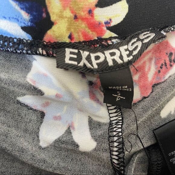 Express Floral Black Shorts Sz S - Picture 4 of 5